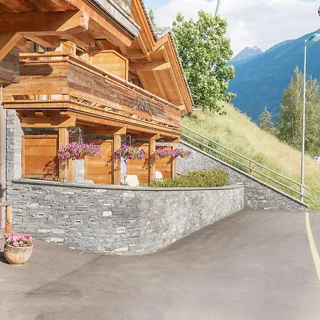 Uena Lodge *